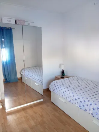 Rent this 4 bed room on Praceta Almeida Garrett in 2685-056 Loures, Portugal