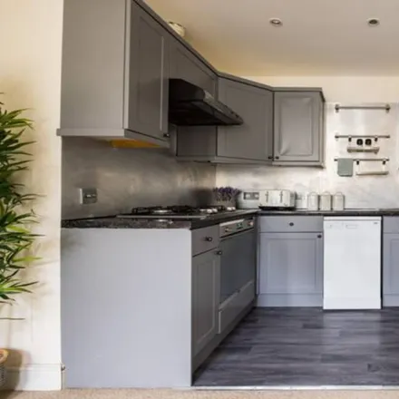 Image 3 - 13 Girdlers Road, London, W14 0PS, United Kingdom - Apartment for rent
