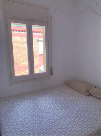 Rent this 3 bed room on Sant Genís dels Agudells in Carrer de Baldomer Girona, 08001 Barcelona