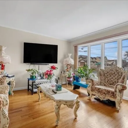 Image 3 - 121-04 150th Avenue, New York, NY 11420, USA - House for sale