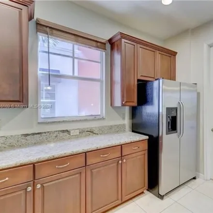 Image 3 - 1708 Northeast 11th Street, Fort Lauderdale, FL 33304, USA - Townhouse for sale