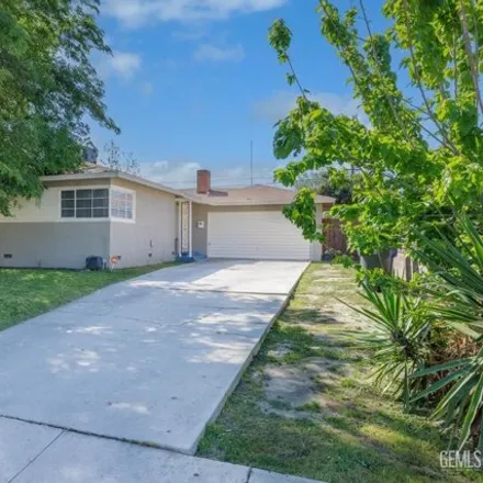 Buy this 2 bed house on 1869 Montgomery Avenue in Bakersfield, CA 93304