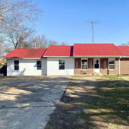 Buy this 4 bed house on 108 Old Hickory Boulevard in South Fulton, TN 38257