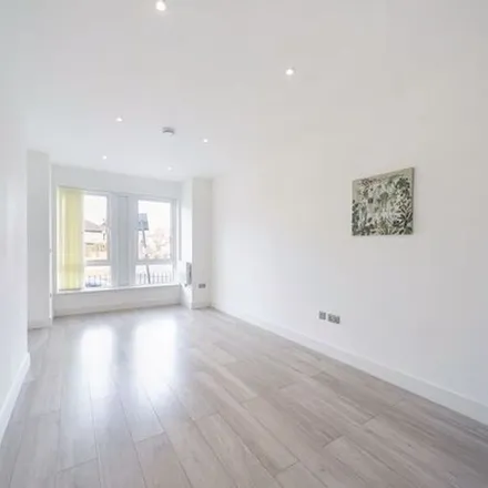 Rent this 1 bed apartment on Benson Road in London, CR0 4LR