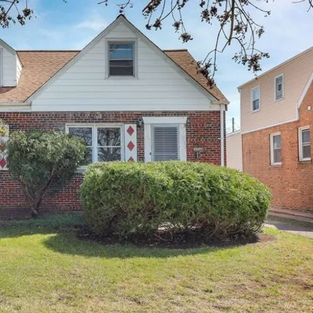 Buy this 4 bed house on 7225 North Oketo Avenue in Chicago, IL 60714