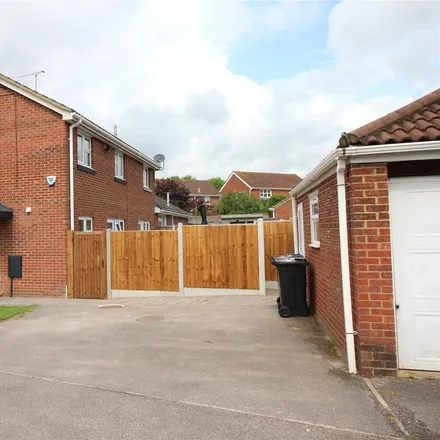 Rent this 1 bed duplex on York Road in Billericay, CM12 0XG