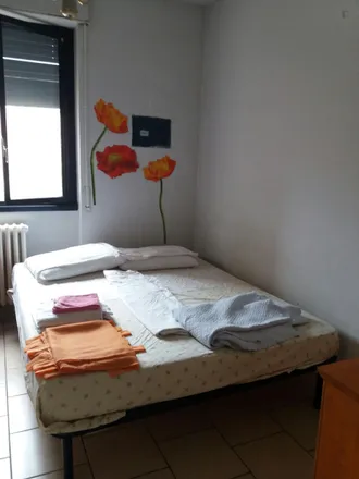 Rent this 3 bed room on Via Longarone 18 in 20157 Milan MI, Italy