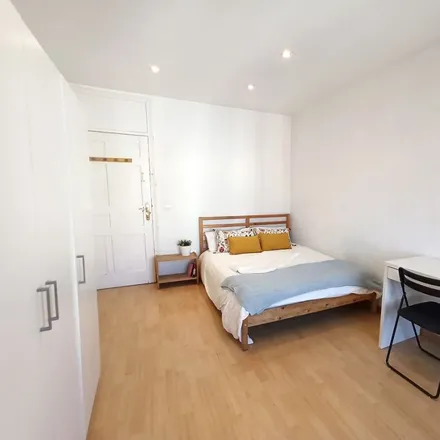 Rent this 8 bed room on Madrid in Bar Graffiti, Calle Yeseros