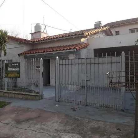 Buy this studio house on José Melián 944 in B1852 EMM Burzaco, Argentina