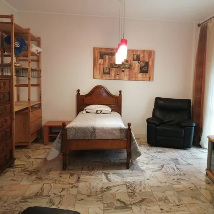 Rent this 6 bed room on Confeitaria Pastelaria Luena in Rua de Carlos Malheiro Dias, 4350-169 Porto