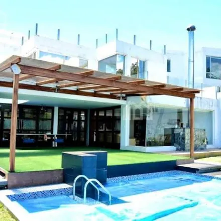 Rent this 5 bed house on Huaynacapac in 170529, Nayón