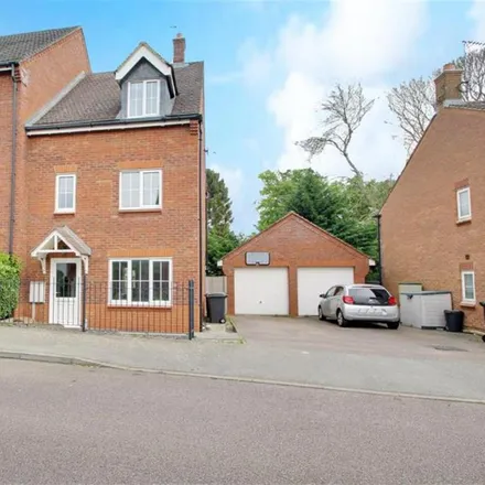 Rent this 3 bed townhouse on Gibbards Close in Sharnbrook, MK44 1LF