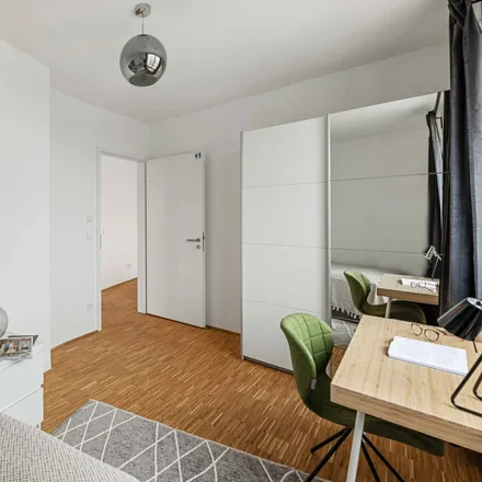 Rent this 4 bed room on Green Levels in Tübinger Straße, 80686 Munich