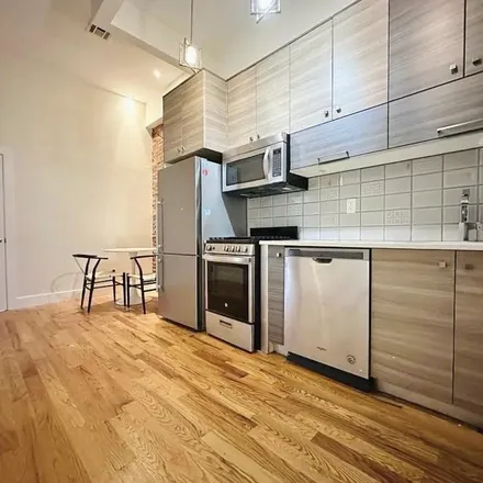 Image 5 - 195 Menahan St, Brooklyn, NY 11237, USA - Room for rent