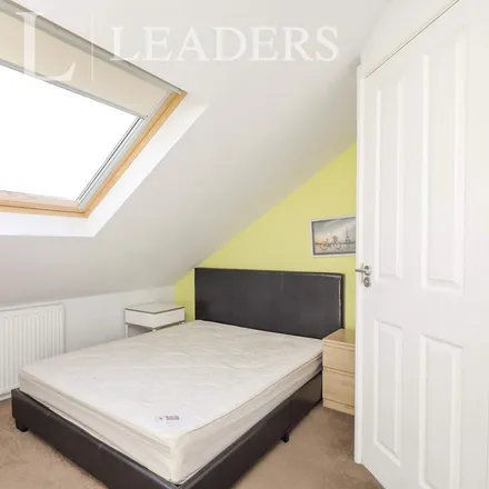 Rent this 1 bed room on Wensleydale in Luton, LU2 7PN
