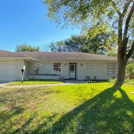 Rent this 3 bed house on 1922 Betsy Lane in Irving, TX 75061