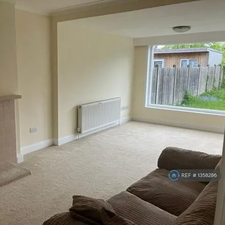 Image 2 - Crowshott Avenue, London, HA7 1JD, United Kingdom - Duplex for rent