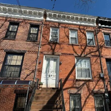 Image 5 - 135 Milford St, Brooklyn, New York, 11208 - House for sale