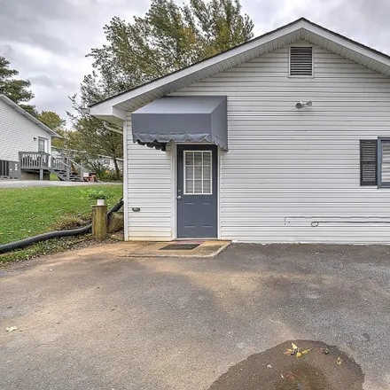 Image 2 - 2225 Signal Drive, The Y, Johnson City, TN 37604, USA - House for sale