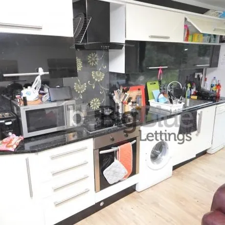 Rent this 3 bed townhouse on The Poplars in Leeds, LS6 2AT