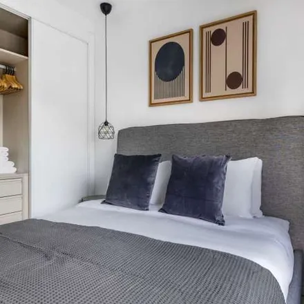 Rent this 2 bed apartment on Calle del Conde de Peñalver in 30, 28006 Madrid