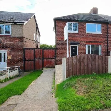 Buy this 3 bed duplex on Middle Avenue in Rawmarsh, S62 7BH