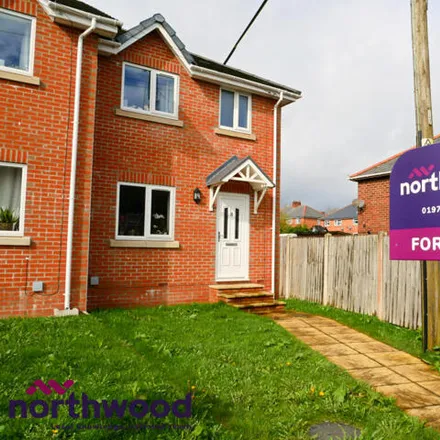 Buy this 3 bed duplex on Hawthorn View in Rhosllanerchrugog, LL14 2PQ