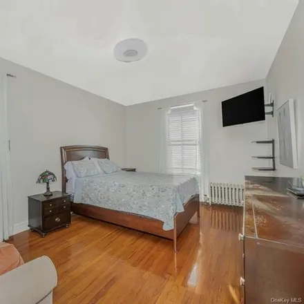 Image 6 - 2081 Cruger Avenue, New York, NY 10462, USA - Apartment for sale