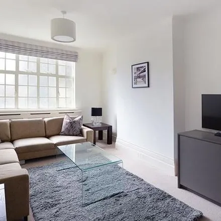 Rent this 5 bed apartment on Abbey Road in London, NW8 0AH