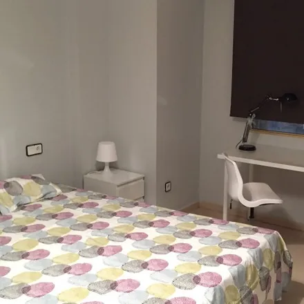 Rent this 4 bed room on Avinguda de l'Alcalde Alfonso de Rojas / Avenida del Alcalde Alfonso de Rojas in 3, 03004 Alicante