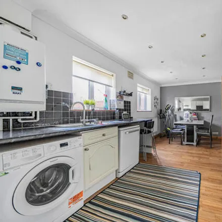 Image 4 - Ellement Close, London, HA5 1EP, United Kingdom - Duplex for sale