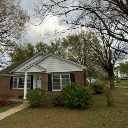 Buy this 3 bed house on 408 College St in Alamo, Tennessee