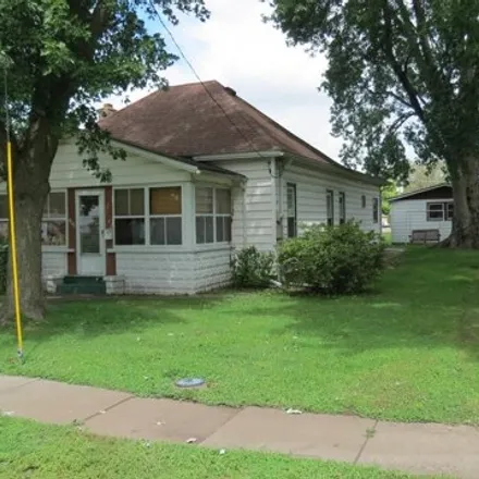 Buy this 2 bed house on 400 East Adams Street in Du Quoin, IL 62832