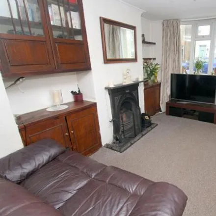 Image 3 - 17 New Road, Runnymede, TW18 3DJ, United Kingdom - Townhouse for sale