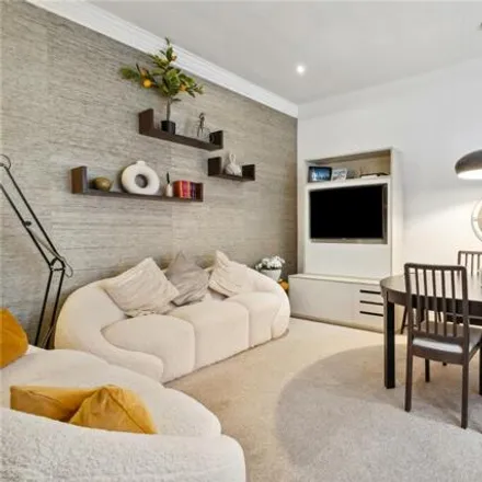 Image 3 - Ashburn House, 35 Collingham Road, London, SW5 0LX, United Kingdom - Apartment for sale