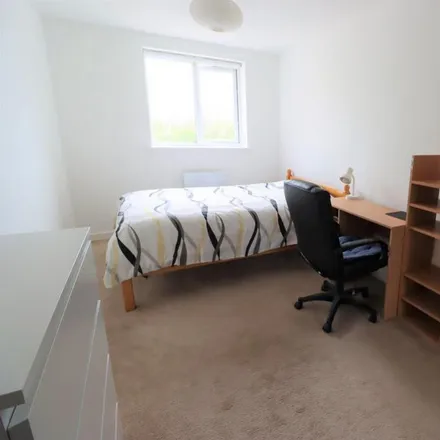 Image 4 - Golden Jubilee Way, Wickford, SS12 9FT, United Kingdom - Apartment for rent