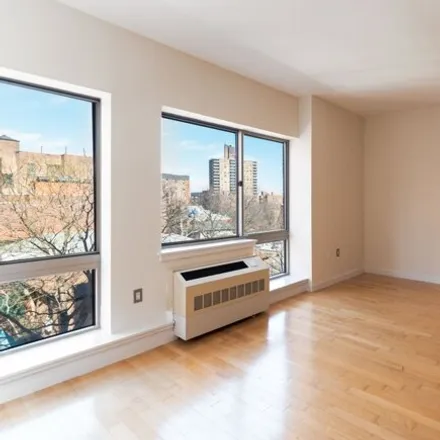 Image 2 - 3585 Greystone Ave Unit E5D, New York, 10463 - Condo for rent