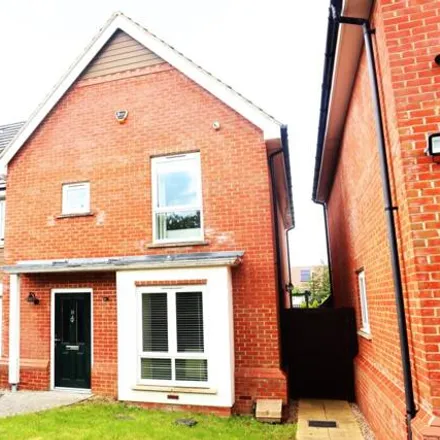 Rent this 5 bed duplex on Poulter Croft in Monkston, MK10 9SY