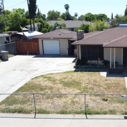 Rent this 3 bed house on 2266 Kenmore Drive North in Fresno County, CA 93703