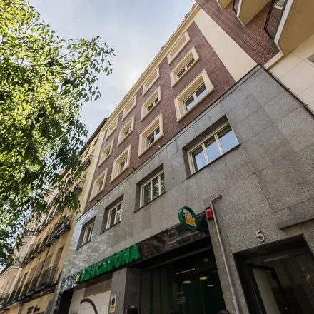 Image 2 - Instituto Homeopático y Hospital de San José, Calle de Eloy Gonzalo, 28010 Madrid, Spain - Apartment for rent