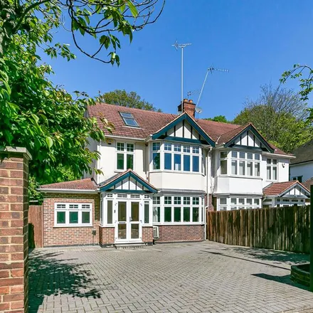 Rent this 5 bed duplex on 28 Roehampton Vale in London, SW15 3RY