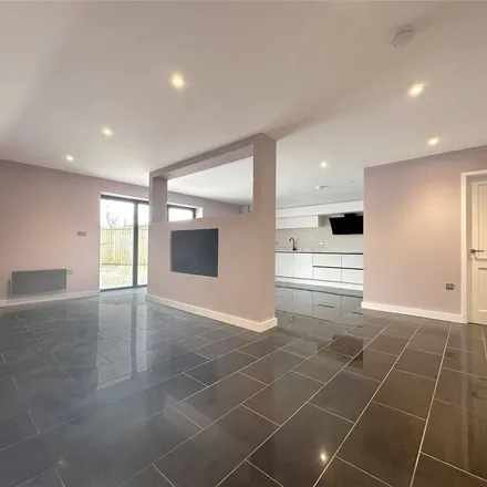 Image 4 - 9 Church Hill, Exeter, EX4 9EU, United Kingdom - Apartment for rent