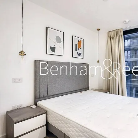 Image 6 - Cashmere Wharf, Promenade, London, E1W 2AW, United Kingdom - Apartment for rent