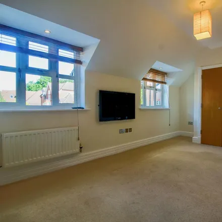 Image 6 - 101 Silhill Hall Road, Ulverley Green, B91 1JT, United Kingdom - Apartment for rent
