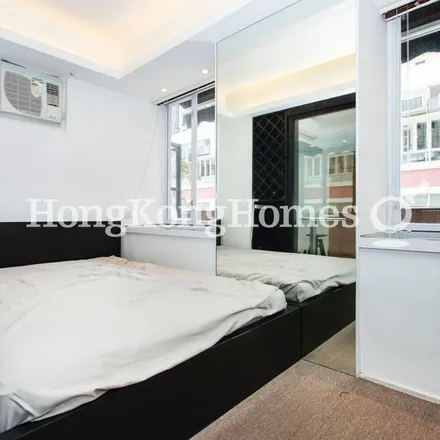 Image 8 - China, Hong Kong, Hong Kong Island, Sheung Wan, New Street 5-13, Universal Building - Apartment for rent