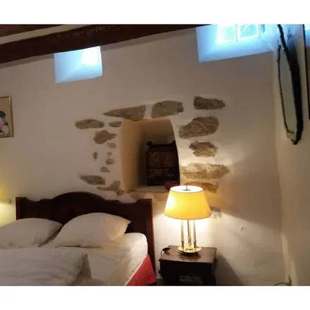 Rent this 3 bed house on 84410 Crillon-le-Brave