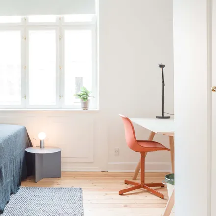 Rent this 6 bed room on Strandboulevarden in 2100 København Ø, Denmark