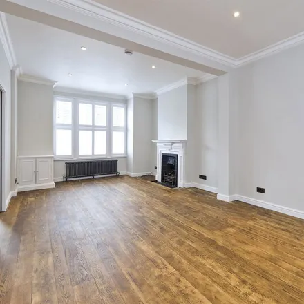Rent this 4 bed apartment on 62 Cranbrook Road in London, W4 2LJ