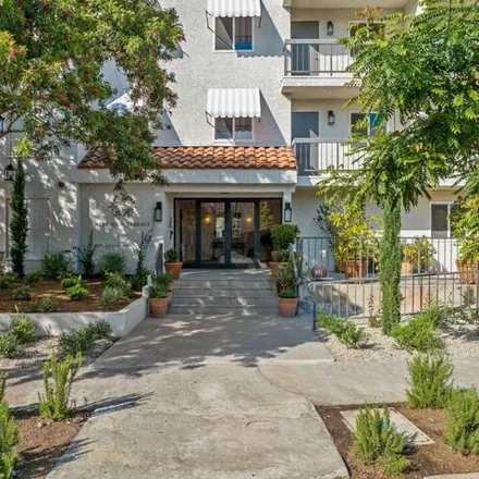 Rent this 1 bed condo on 2467 West View Street in Los Angeles, CA 90016