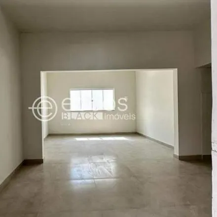 Rent this studio house on Rua Quinze de Novembro in Tabajaras, Uberlândia - MG